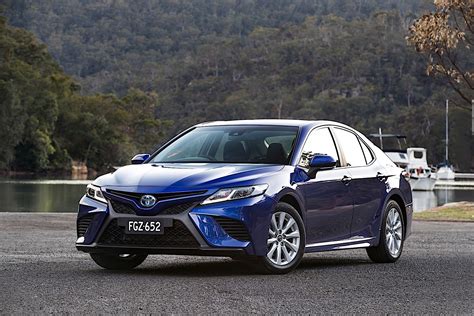 Used toyota camry by price in uae. TOYOTA Camry specs & photos - 2017, 2018, 2019, 2020 ...