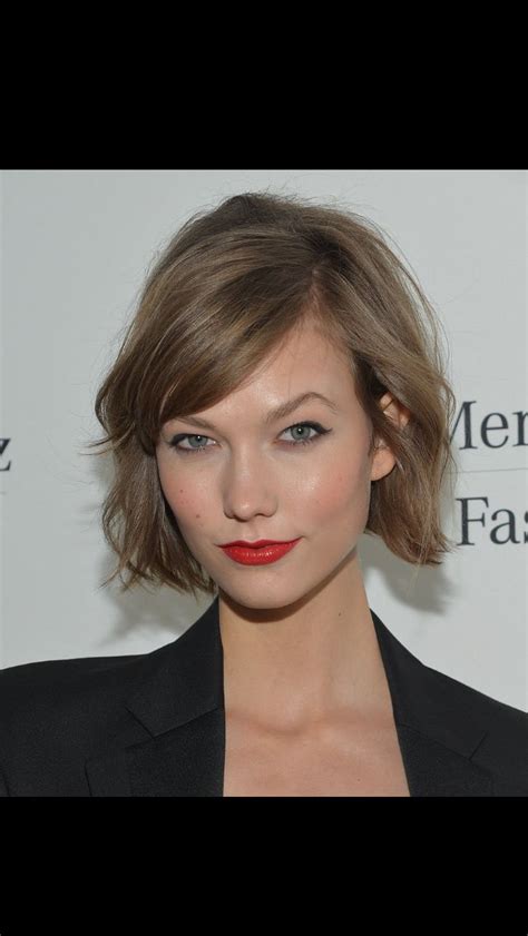 Karlie Kloss And Her Signature Bob With Side Swept Fringe Texture Bob Favourite Prom