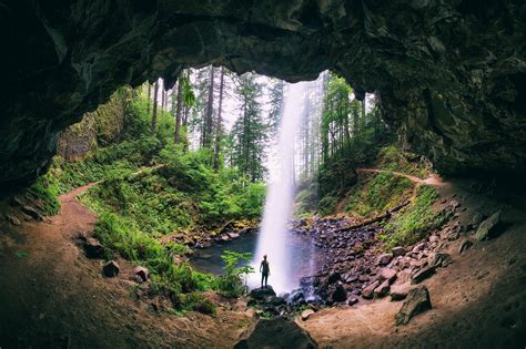 Hidden Waterfalls In Oregon Walk All The Way Around Horsetail Falls
