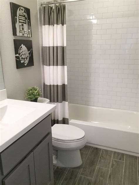The grey bathroom tile scheme evokes sea passages and nautical getaways, at once handsome and simple to implement into your design scope. Best 25 Small Grey Bathrooms Ideas On Pinterest Light Grey - Helena-Source