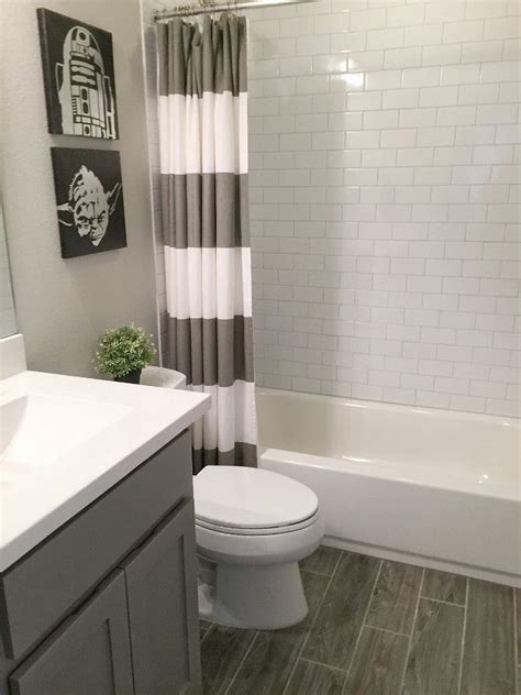 Here, we share with you best 27 small grey bathroom ideas grey is the one colour becoming true choice theme to your bathroom, you can combine with other neutral colours such white or black. Best 25 Small Grey Bathrooms Ideas On Pinterest Light Grey ...