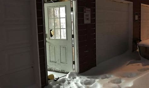 snow helps pierce county deputies apprehend pair of suspects in attempted burglary