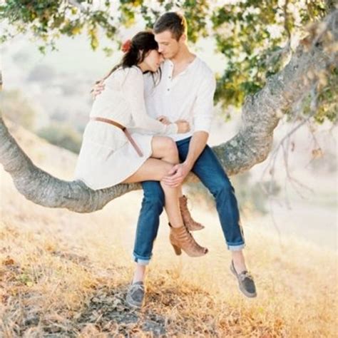 76 Gorgeous Couple Poses To Inspire Your Engagement Photos