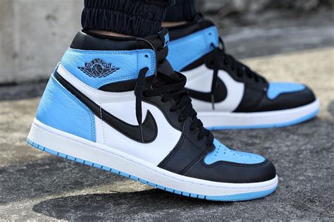 AIR JORDAN 1 RETRO HIGH OG "UNC TOE" เส้นทางในอดีตสู่ดีไซน์ที่ไม่เคยจางหาย