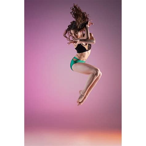 orlando dance photographer collette mruk loved creating shapes with this amazing dancer