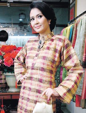 Lapik leher baju kurung tradisiaonal. Pakaian Tradisional Melayu - Pengkhazanahan Rumah Melayu