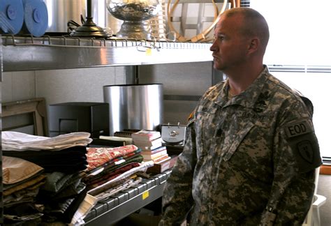 Warriors' Warehouse helps Soldiers turn houses into homes | Article