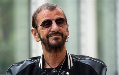 Самые новые твиты от #ringostarr (@ringostarrmusic): Ringo Starr firma su primer autógrafo tras sesenta años de ...