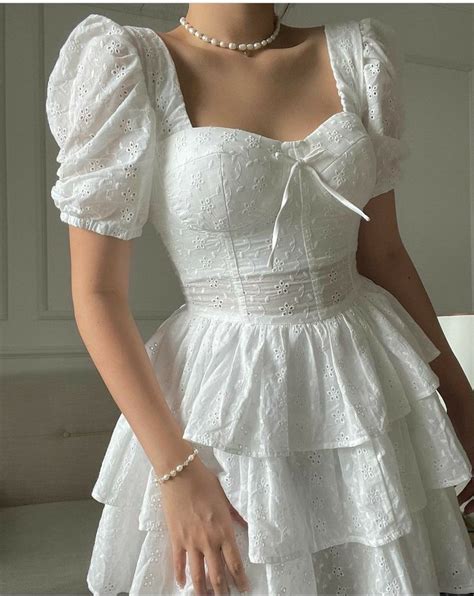 Yeji adlı kullanıcının Roupas Femininas panosundaki Pin Elbise Stil kıyafetler Kıyafet