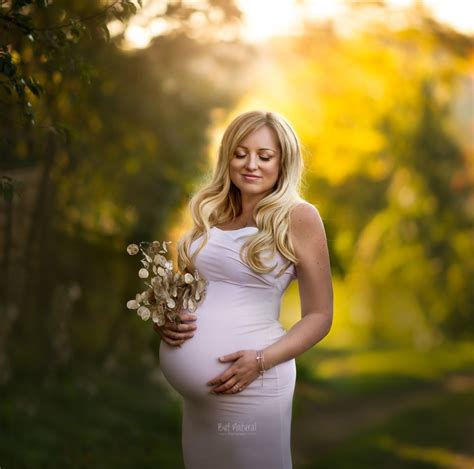 Pregnancy Photoshoot Of Karla In The Stunning British Countryside But Natural Photography