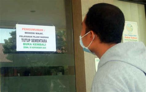 The horrific video has been taken down from the social media platform. 1 ASN Terkonfirmasi Covid-19, Kantor Pelayanan Pajak ...
