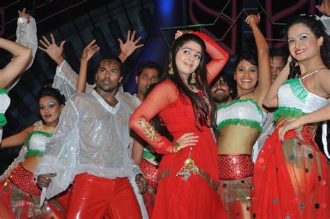 acctress hot dance stage performance at maa music awards hot photos in saree