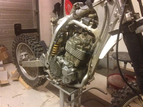 2001 honda xr400r trx400 engine top end cylinder head. The assembly of the rebuild Honda XR 400 Engine | www ...