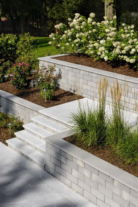 7 Beautiful Garden Retaining Wall Ideas