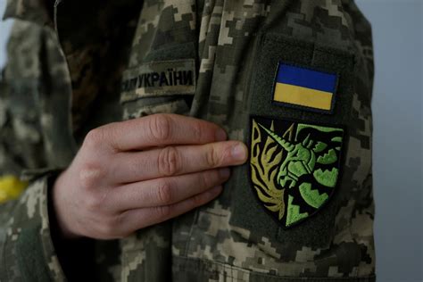 lgbtq ukrainian soldiers take to wearing unicorn patch on uniforms abc news