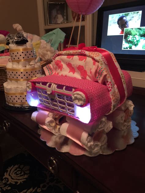 This is a great gift idea for the jeep lover that has a pet. Jeep diaper cake | Jeep diaper cake, Baby shower gifts ...