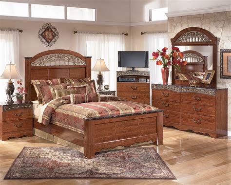 Who doesn't like the look of cherry? Fairbrooks Estate Poster Bedroom Set from Ashley (B105-67 ...