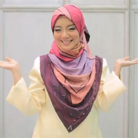 Ariani products are made with the highest quality material but come with an affordable price tag. New Tudung Ariani Inspired Square Series Prism Twill ...