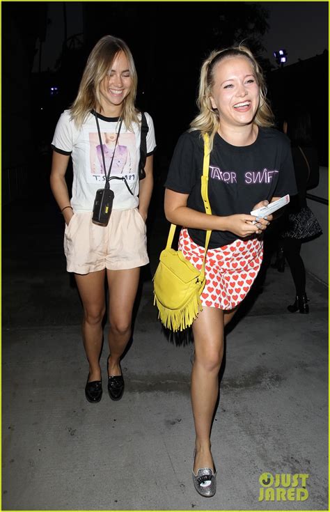 Photo Suki Waterhouse Let Out Her Inner Fangirl At Taylor Swifts La