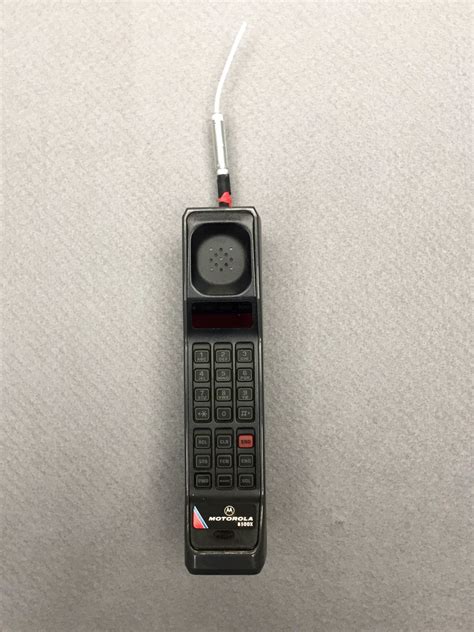 0090011 Motorola 1980s Style Cell Car Phone Stockyard North