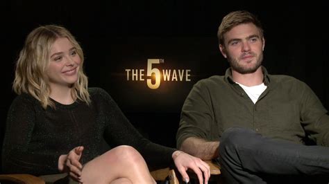 Chloë Grace Moretz And Alex Roe On ‘the 5th Wave Collider
