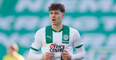 Spits jorgen strand larsen schiet de fc in blessuretijd op fantastische wijze naar de overwinning in leeuwarden. Strand Larsen vriend van de sterren: 'Als we met één spits ...