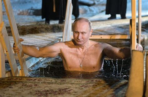Russisch Orthodoxes Epiphaniefest Wladimir Putin Taucht Unter Politik