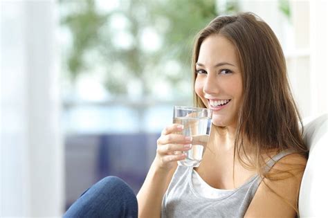 4 Reasons Why You Should Be Drinking Warm Water Every Morning