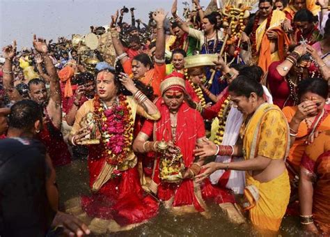 Kumbh Mela 2019 Sea Of Devotees Take Holy Dip At Sangam On Mauni Amavasya See Pics India Tv