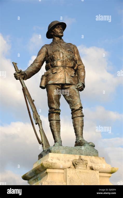 Statue Of Soldier Statue Of Ww1 Soldier Hi Res Stock Photography And