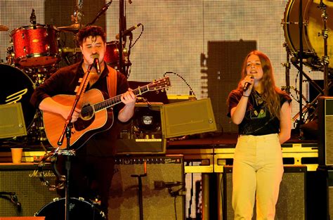 Marcus Mumford Sings Taylor Swifts ‘cowboy Like Me With Maggie Rogers