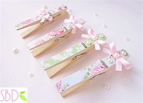 Altri articoli creare delle mollette segnaposto per matrimonio è un lavoretto del tutto economico, divertente e del tutto originale! Beautiful Clothespins and Paperclips Sweet Bio design: Mollette decorate Shabby - Shabby ...