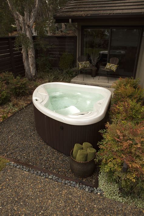 20 Small Space Hot Tub