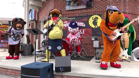 Reading Fightin Phils Mascot Band Video Clips 5 11 19 Youtube