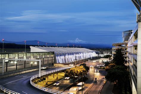 Flypdx Pdx Opens Concourse E Extension First New Gates At Airport In