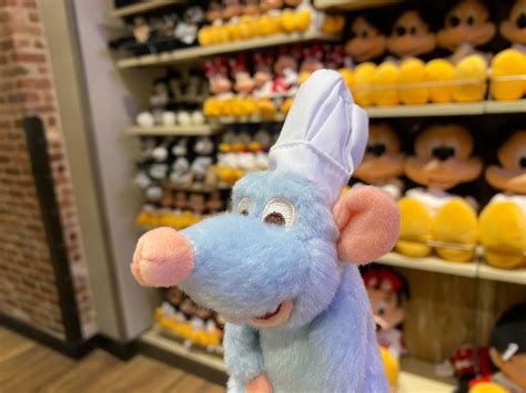 Photos La Nouvelle Peluche Du Chef Ratatouille Remy Épaule Arrive à