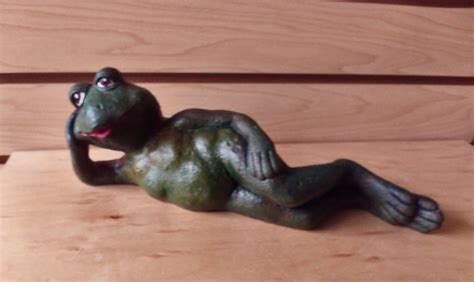 Outdoor Statue Reclining Frog Ceramic Frog Statue Garden Frog Statue