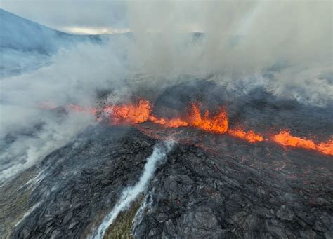 Icelandic Volcano Erupts Near Capital The Japan News