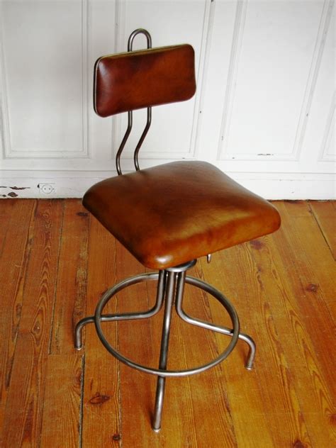 Browse curated vintage & new furniture & decor. chaise de bureau industriel