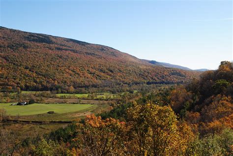 Prettiest Fall Foliage Villages In Vermont Vermont Fall Fall Foliage