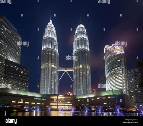 Petronas Towers At Night Kuala Lumpur Stock Photo Alamy