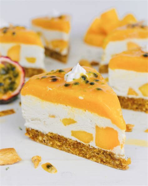 Hice el mango pound cake para una cena de bienvenida a unos amigos alemanes, quedaron this mango pound cake is delicious, but, i think i may have added a bit too much almond as it does. Mango Cream Cake - The Tasty K