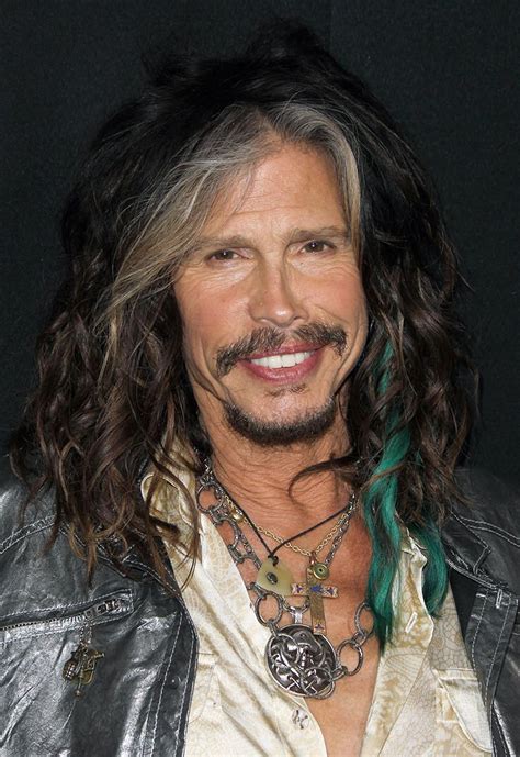 watch steven tyler sing i don t want to miss a thing on the street in russia steven tyler