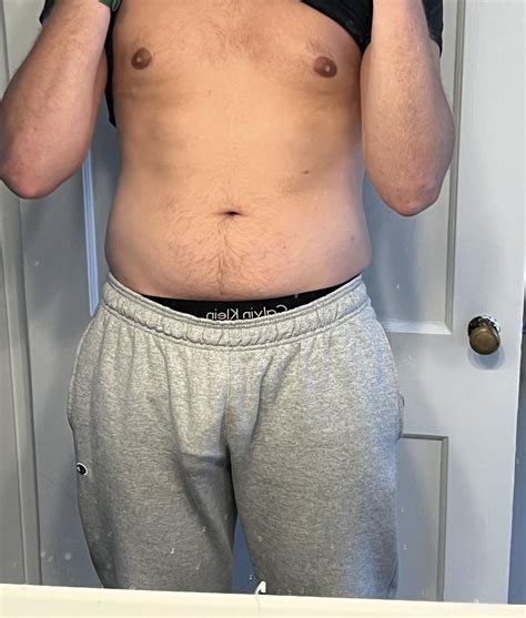 I always see my bros staring at my bulge….can you blame them? (25) : r