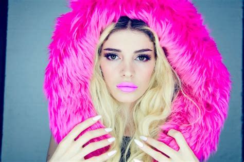 Era Istrefi Is The 22 Year Old Albanian Singer Who Got Famous In 24