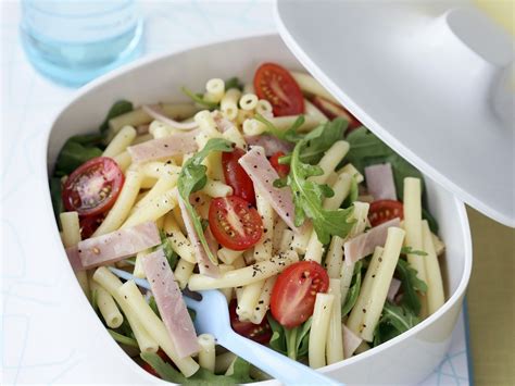 Nudel Schinken Salat Mit Rucola Und Tomaten Rezept EAT SMARTER