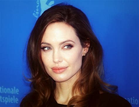 Angelina Jolie Donates To Kids Lemonade Stand Raising Money For