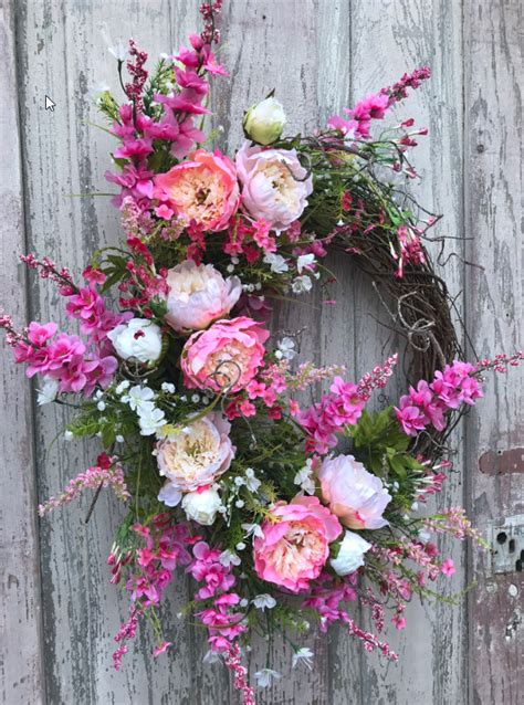 Celebrate mom this mother's day with tasty brunch and dinner ideas as well as the best gifts to give and things to do with her. Mothers Day Wreath | Keleas Floral Design School