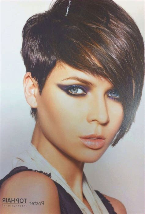 Wenn du auch diese kurzhaarfrisuren 2021 auf eigenem foto ausprobieren möchtest, klick hier! Kurzhaarfrisuren 2021 Frisuren Trend 2021 Frauen