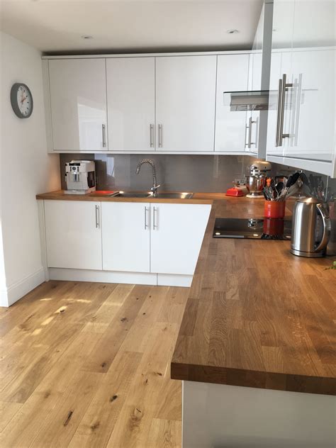 Height of kitchen wall cabinets above worktop. White gloss kitchen with oak worktops | White gloss ...